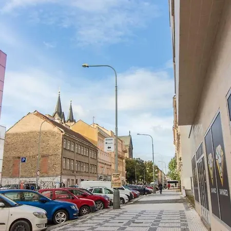 דירה Spacious One Bedroom Apartment Close To Centre פראג